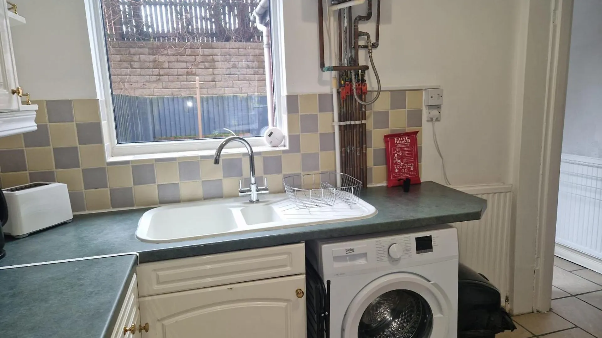 Suite 3: Homely Room Near Sheffield Cc 0*,