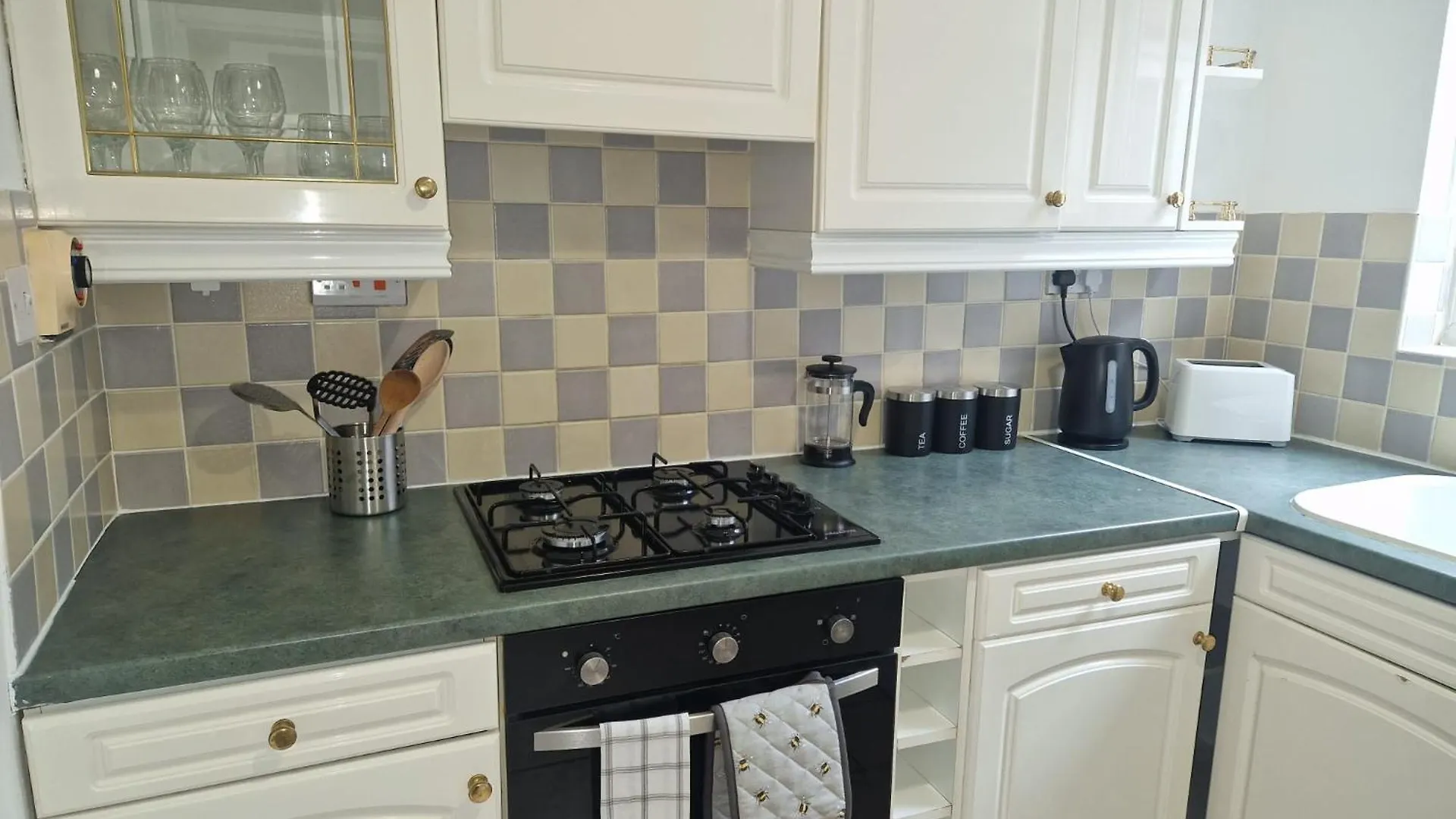 Apartment Suite 3: Homely Room Near Sheffield Cc